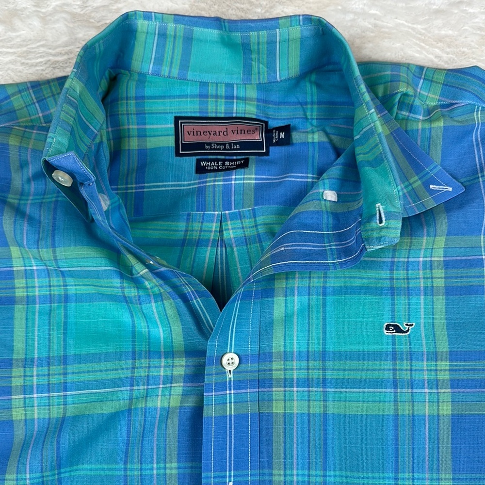 Vineyard Vines Casual Blue and Green Button Down Whale Shirt 100% Cotton